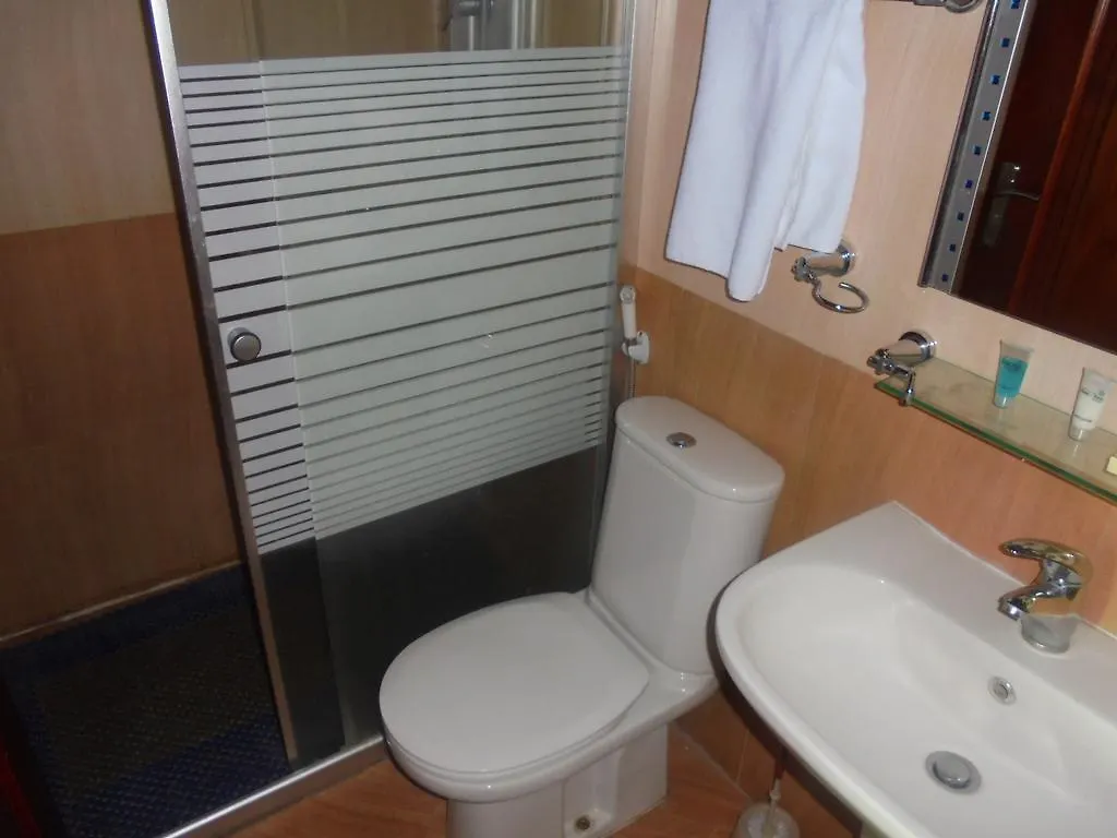 Adot Tinna Hotel Addis Abeba